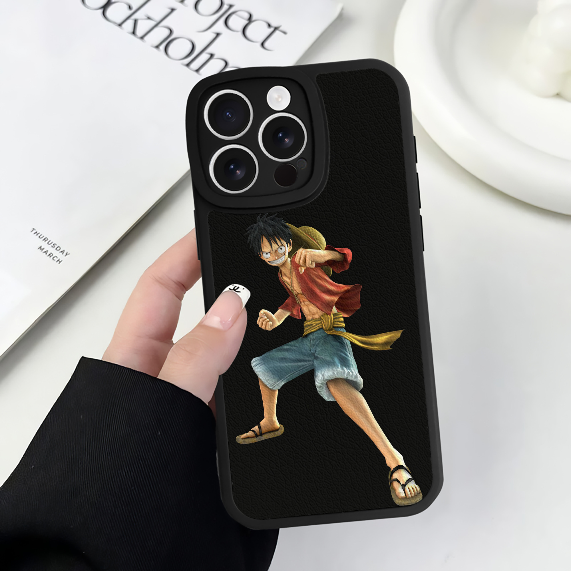 （画像用） ワンピース モンキー・D・ルフィ ONE PIECE Monkey D. Luffy 【iPhone 16シリーズ対応】シリコンスマホケース（レザー調） 材質：シリコン